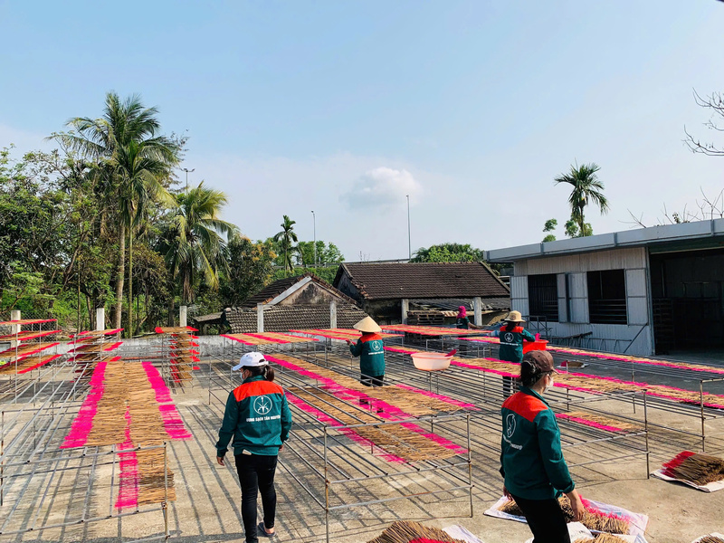 Ngành hàng nhang, trầm đang từng bước đẩy mạnh quá trình “số hóa”, thúc đẩy sự phát triển của các làng nghề truyền thống