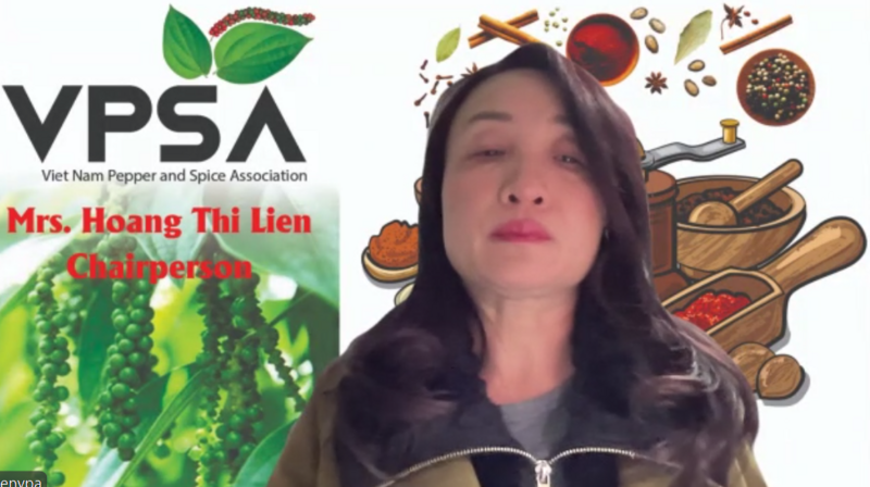 Bà Hoàng Thị Liên - Chủ tịch Hiệp hội Hồ tiêu và Cây gia vị Việt Nam, phát biểu tại hội thảo.