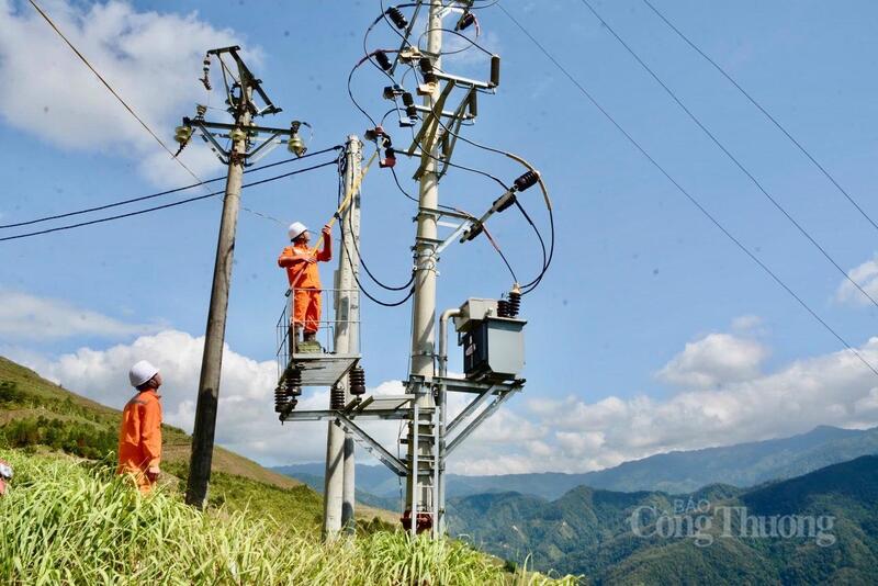 PC Lai Châu đã và đang triển khai đồng bộ nhiều giải pháp nhằm vừa đẩy nhanh tiến độ cấp điện cho các hộ dân sống rải rác, địa hình bị chia cắt.