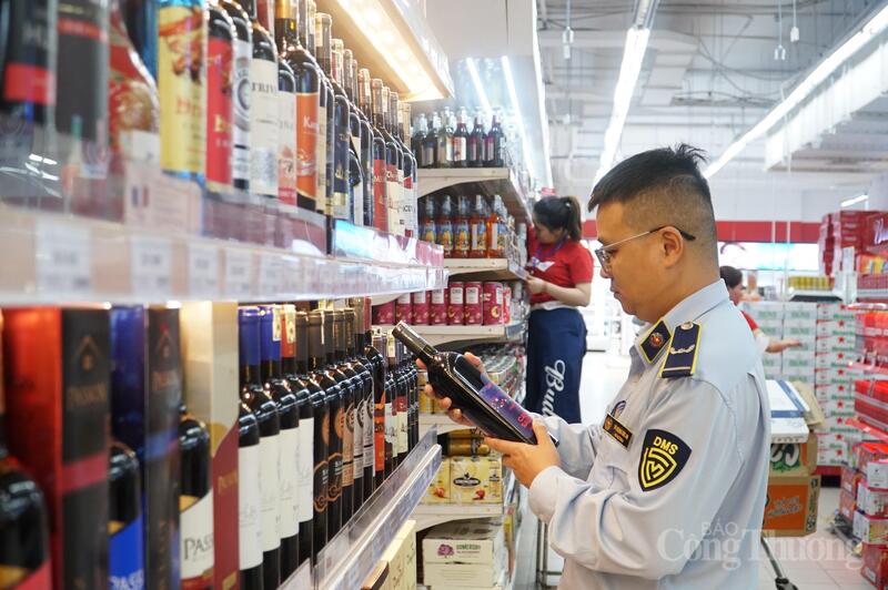 Lực lượng quản lý thị trường Đà Nẵng tăng cường kiểm soát thị trường, đặc biệt đối với các mặt hàng trọng điểm có nhu cầu tiêu dùng cao dịp Tết