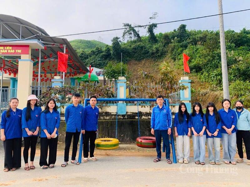 Đoàn viên, thanh niên Hà Tĩnh hưởng ứng Ngày thanh niên cùng hành động. Ảnh: Phúc Sơn