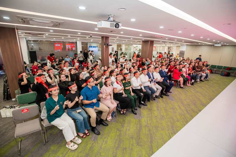 Sự kiện thu hút hơn 600 nhân viên, nhà phân phối và khách hàng của Amway Việt Nam tham gia ngày hội hiến máu Chủ nhật Đỏ