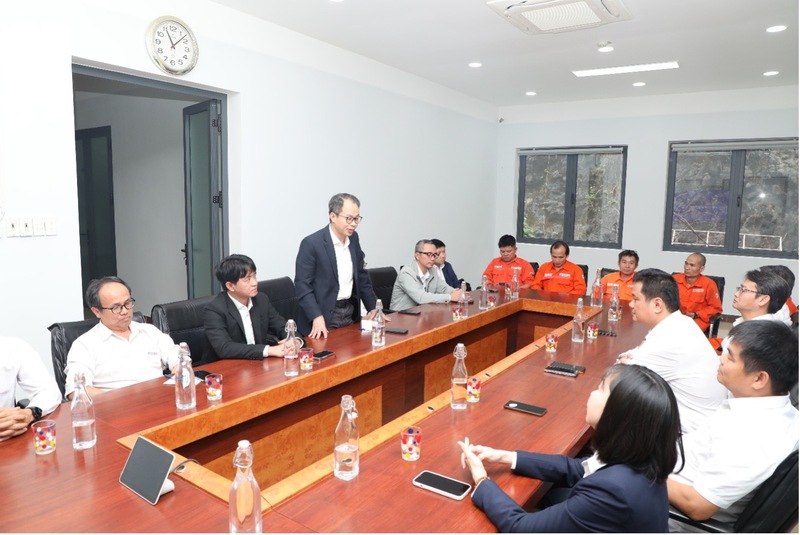 Ông Cao Huy Bảo, Tổng Giám đốc AVC báo cáo tại buổi làm việc với Đoàn công tác Tổng Công ty Phát điện 2. Ảnh: Bình An