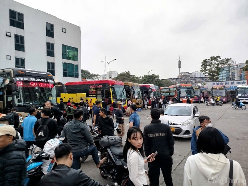 Hà Nội sẽ tăng cường 2.450 xe khách phục vụ người dân đi lại trong dịp tết Nguyên đán Bính Ngọ 2026. Ảnh: Hải Sơn