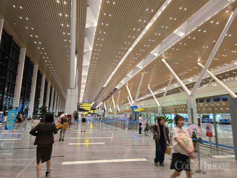 Nhà ga T3 Cảng hàng không quốc tế Tân Sơn Nhất được đầu tư hiện đại, đồng bộ.