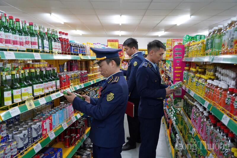 Hà Tĩnh: Siết chặt kiểm tra thực phẩm, bảo vệ người dùng dịp cao điểm - 4