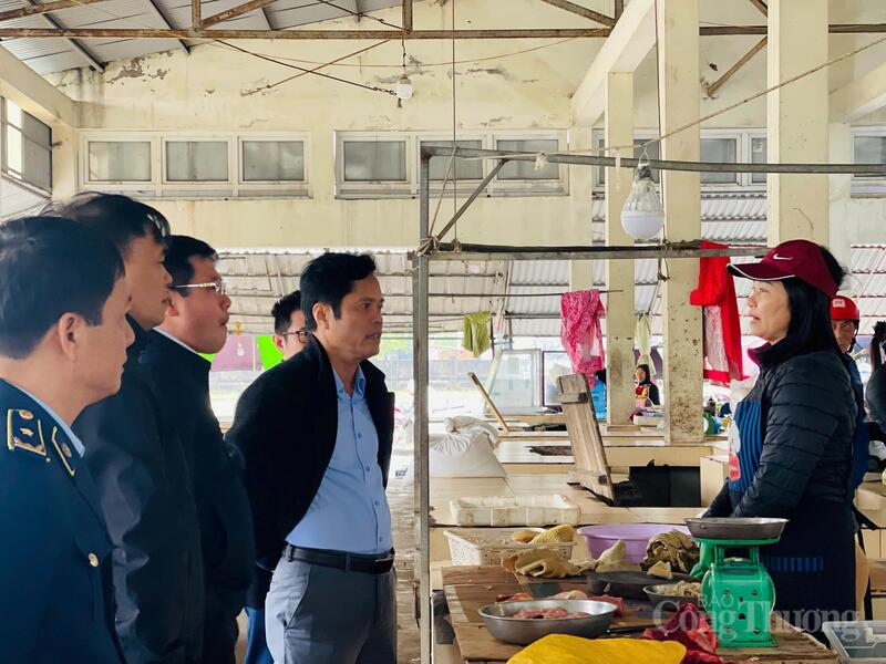 Thị trường hàng hóa tại các địa phương phía Nam Hà Tĩnh ghi nhận biến động, sức mua tăng vọt. Ảnh: QLTT Hà Tĩnh