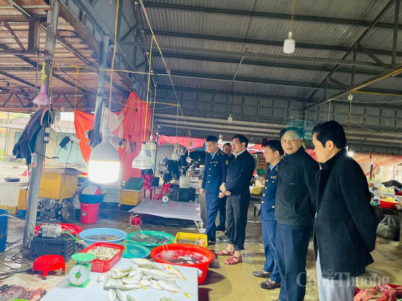 Vấn đề an toàn thực phẩm dịp cuối năm được lực lượng chức năng đặt lên hàng đầu. Ảnh: QLTT Hà Tĩnh