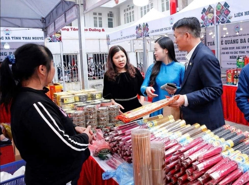 Sản phẩm hương từ HTX sản xuất hương làng nghề Xà Cầu, Quảng Phú Cầu, xã Ứng Thiên, Hà Nội có mặt tại những hội chợ lớn nhỏ. Ảnh: NVCC