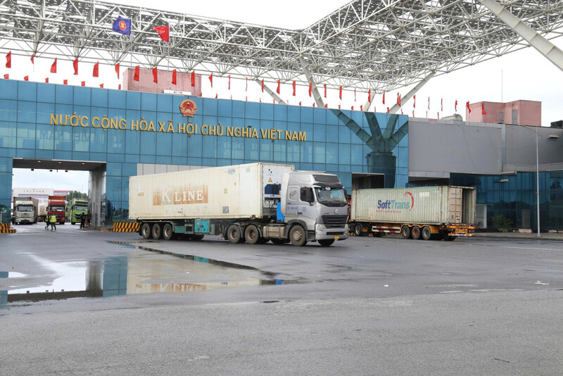Cửa khẩu Quốc tế Móng Cái được ví như "cửa ngõ" giao thương quan trọng giữa Việt Nam và Trung Quốc.