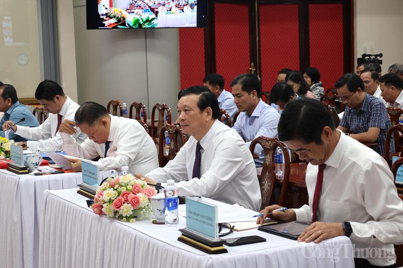 Các đại biểu tham dự hội nghị