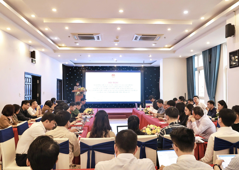 Hội nghị phổ biến các nội dung mới liên quan đến quản lý, xử lý các vi phạm về thuốc lá điện tử, thuốc lá nung nóng. Ảnh: Diễm Phúc