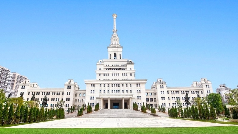 Chương trình đào tạo nhân viên và nhân tài AI của Tập đoàn Vingroup sẽ chính thức tuyển sinh khóa đầu tiên từ ngày 1/2 đến 10/2/2026 tại Đại học VinUni và khai giảng ngay sau đó với chỉ tiêu tối đa 500 học viên