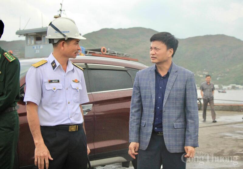 Đoàn công tác Văn phòng Thường trực Ban Chỉ đạo 389 quốc gia do ông Vương Trường Nam - Phó Chánh Văn phòng Thường trực Ban Chỉ đạo 389 quốc gia làm Trưởng đoàn khảo sát thực tế tại các cảng biển khu vực Quy Nhơn. Ảnh: Hiền Mai