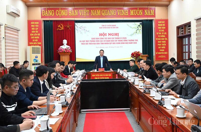 Toàn cảnh hội nghị.