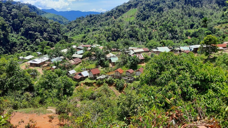 Do chồng lấn địa giới hành chính nên nhiều năm qua, người dân thôn Tu Thôn gặp rất nhiều khó khăn trong tiếp cận điện. Ảnh: Nguyễn Dương