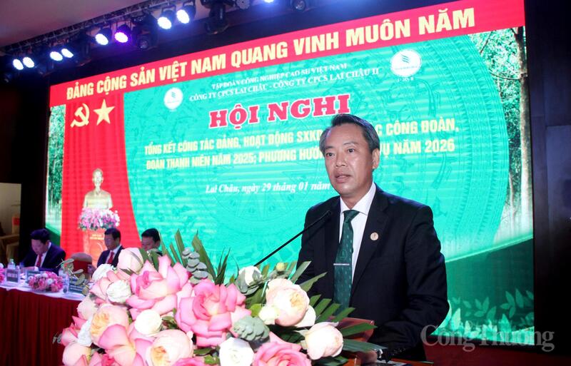 Phó Tổng Giám đốc Tập đoàn Cao su Việt Nam - Phạm Văn Hỏi Em phát biểu tại hội nghị.