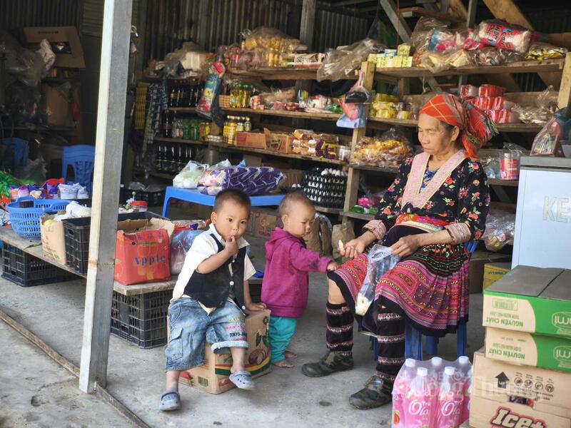 Bản Tia Ma Mủ đang từng ngày chờ đợi ánh sáng của điện lưới quốc gia.