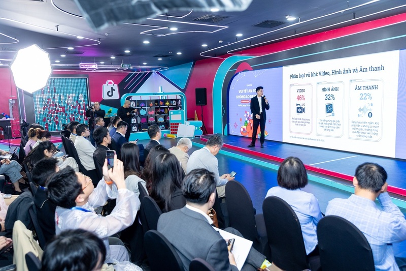 Chuyên gia công nghệ Vũ Duy Hưng chia sẻ tại tọa đàm