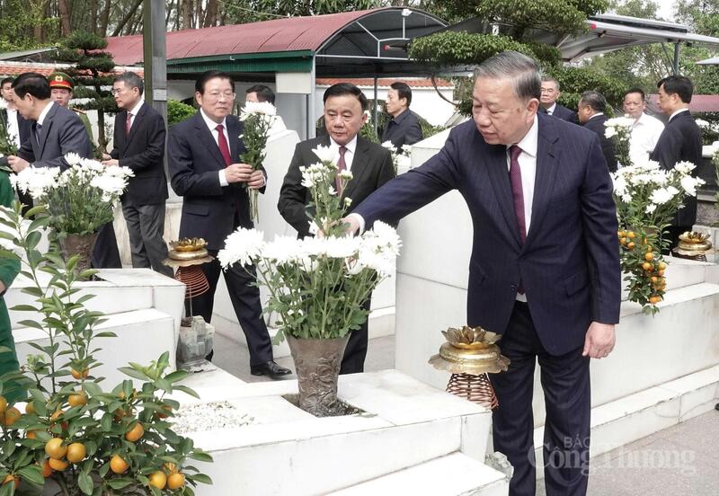 Tổng Bí thư Tô Lâm dâng hương tại Hà Tĩnh - 1