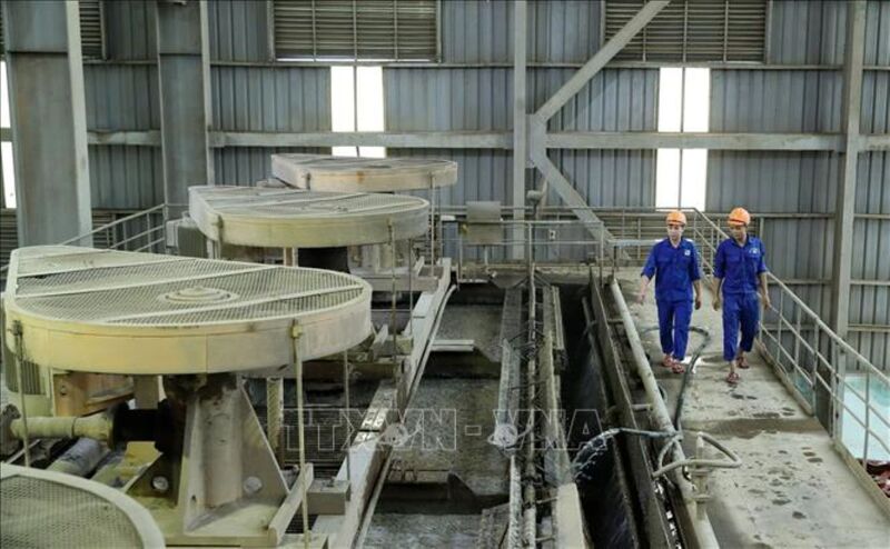 Hoạt động tuyển quặng ở Nhà máy Bắc Nhạc Sơn. Ảnh: TTXVN