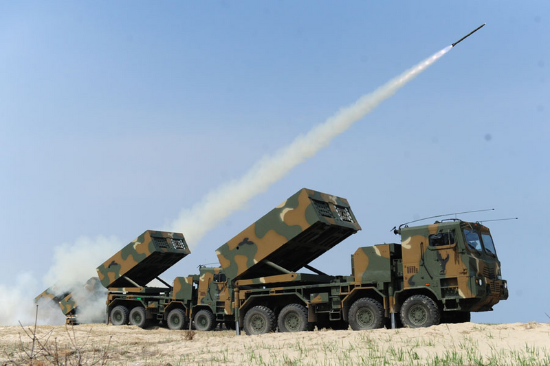 K239 Chunmoo là hệ thống pháo phản lực phóng loạt hiện đại do Hàn Quốc phát triển, sở hữu hỏa lực mạnh, tầm bắn xa và khả năng cơ động cao, tạo ưu thế đáng kể trên chiến trường