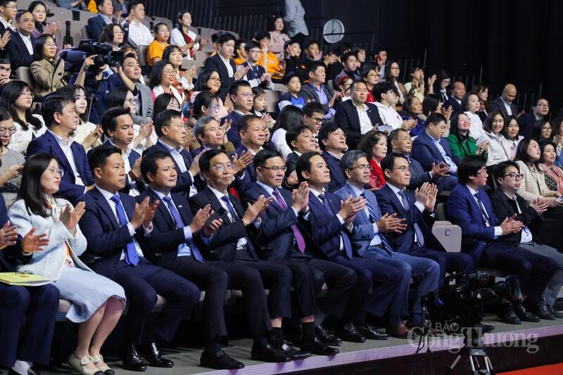 Các đại biểu tham dự chương trình tại điểm cầu Hà Nội.