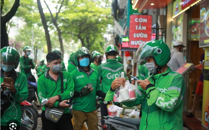 Quy mô thị trường giao đồ ăn trực tuyến Việt Nam đạt 2,1 tỷ USD. Ảnh minh hoạ