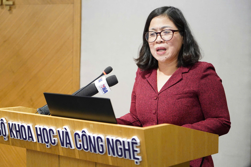 Bà Trần Thị Thu Hiền - Phó Giám đốc Trung tâm Internet Việt Nam phát biểu