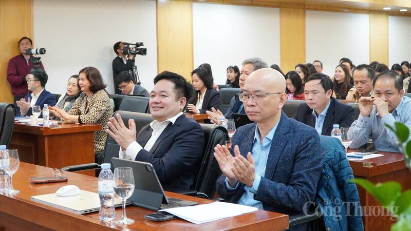 Lãnh đạo các Cục, Vụ, đơn vị thuộc Bộ tham dự buổi họp báo. Ảnh: Minh Trang