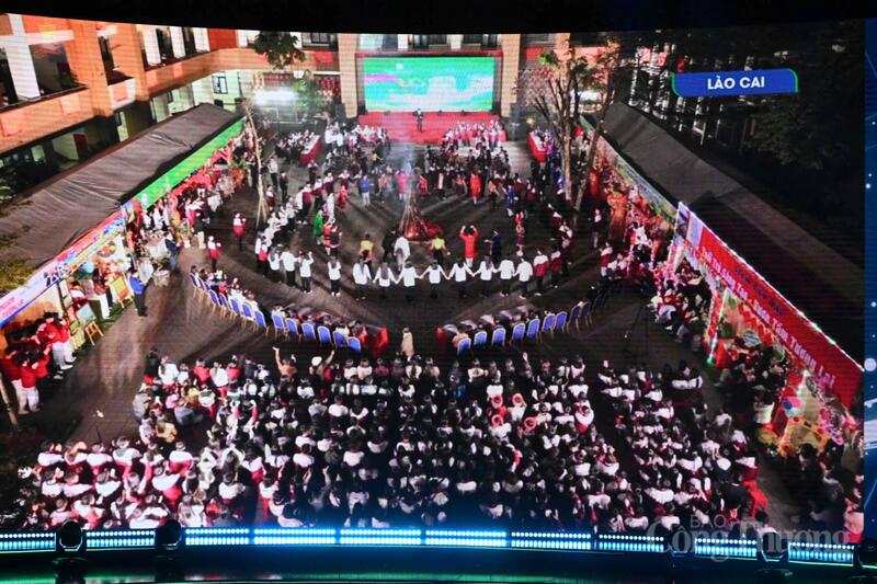 Chương trình cầu truyền hình trực tiếp “Mạch nguồn tri thức - STEM Innovation Petrovietnam” tại điểm cầu Thành phố Hồ Chí Minh và Lào Cai.