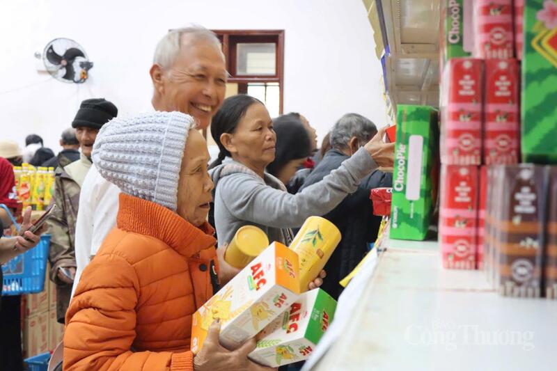 Chương trình mang đến niềm vui, phấn khởi cho 430 hộ dân khó khăn, người cao tuổi neo đơn trên địa bàn xã Điện Bàn Tây.