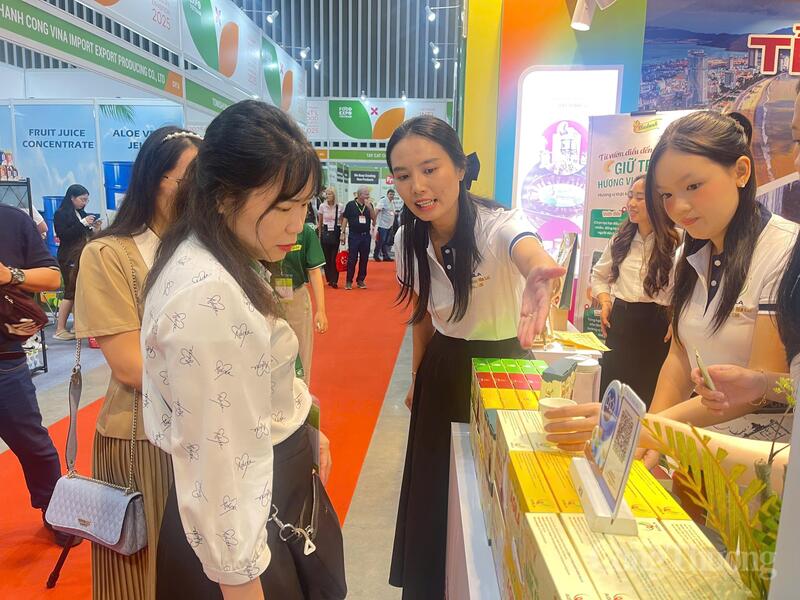 Khu gian hàng Gia Lai tập trung giới thiệu các dòng sản phẩm chủ lực, sản phẩm chế biến, đặc sản vùng miền, hàng OCOP đạt hạng sao và sản phẩm có tiềm năng xuất khẩu.