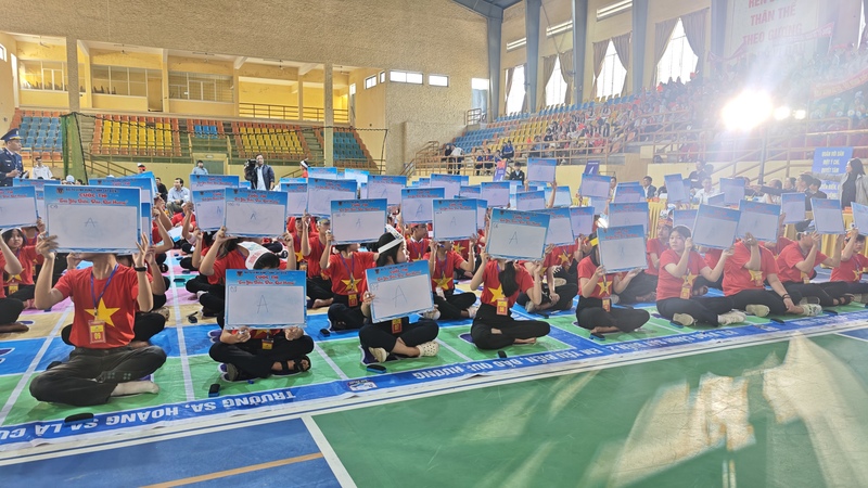 Các thí sinh sôi nổi tham gia cuộc thi. Ảnh: N. Trung