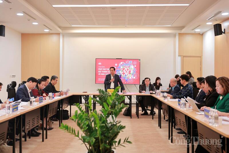 Phó Thủ tướng họp với các đơn vị tổ chức hội chợ (Ảnh: Quỳnh Trang)