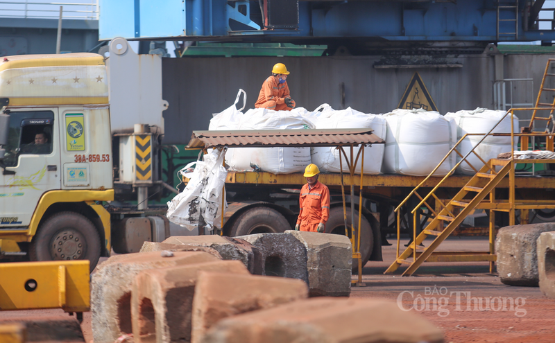 Không khí nhộn nhịp trên các công trường trọng điểm tại Khu kinh tế Vũng Áng, Hà Tĩnh. Ảnh: Trọng Tùng