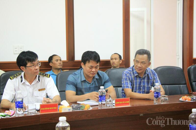 Đại diện lãnh đạo các đơn vị quản lý địa bàn Cửa khẩu quốc tế Lệ Thanh tham dự buổi làm việc. Ảnh: Hiền Mai