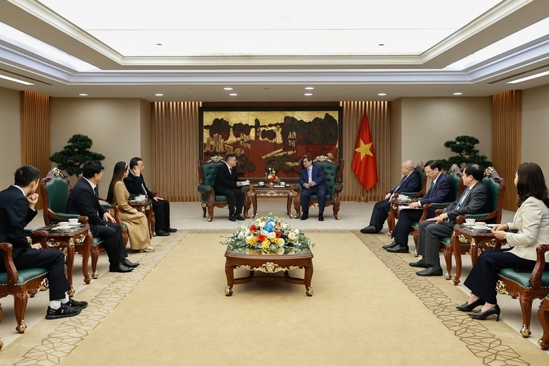 Thủ tướng đề nghị Texhong tiếp tục đầu tư có chiều sâu tại Việt Nam, trong đó có sản xuất xanh về nguyên phụ liệu cho ngành dệt may để phục vụ sản xuất hàng xuất khẩu - Ảnh: VGP/Nhật Bắc