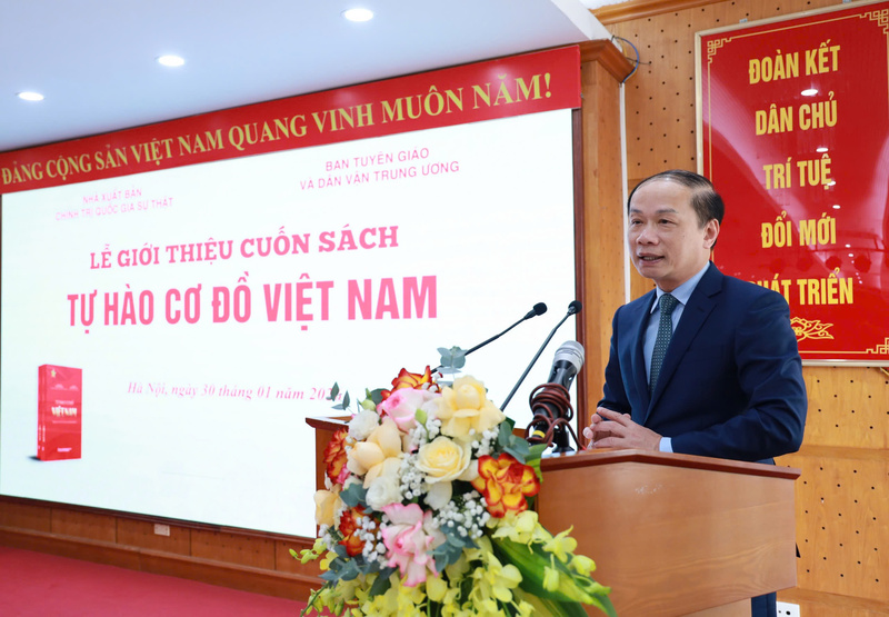 TS. Phạm Tất Thắng - Phó Trưởng Ban Tuyên giáo và Dân vận Trung ương chia sẻ tại lễ ra mắt sách "Tự hào cơ đồ Việt Nam". Ảnh: Nhà xuất bản Chính trị quốc gia Sự thật