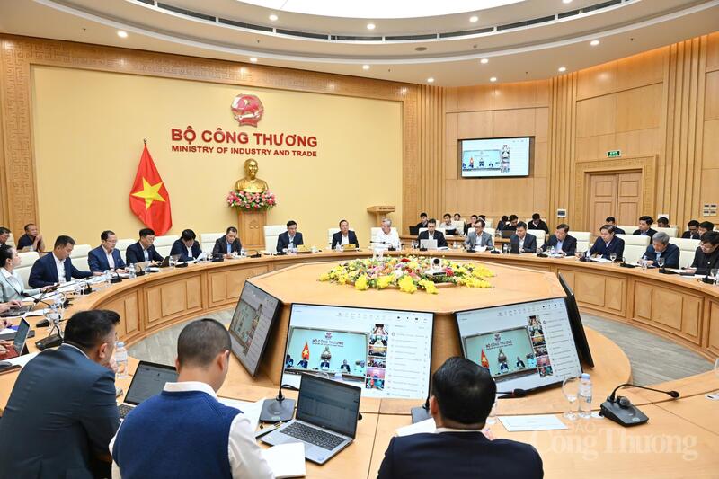 Quyền Bộ trưởng đề nghị, EVN cùng các tập đoàn năng lượng phối hợp với các địa phương, Cục Điện lực, NSMO tính toán, dự báo rủi ro của từng kịch bản vận hành để điều chỉnh, kiểm soát, đảm bảo mục tiêu không để thiếu điện.