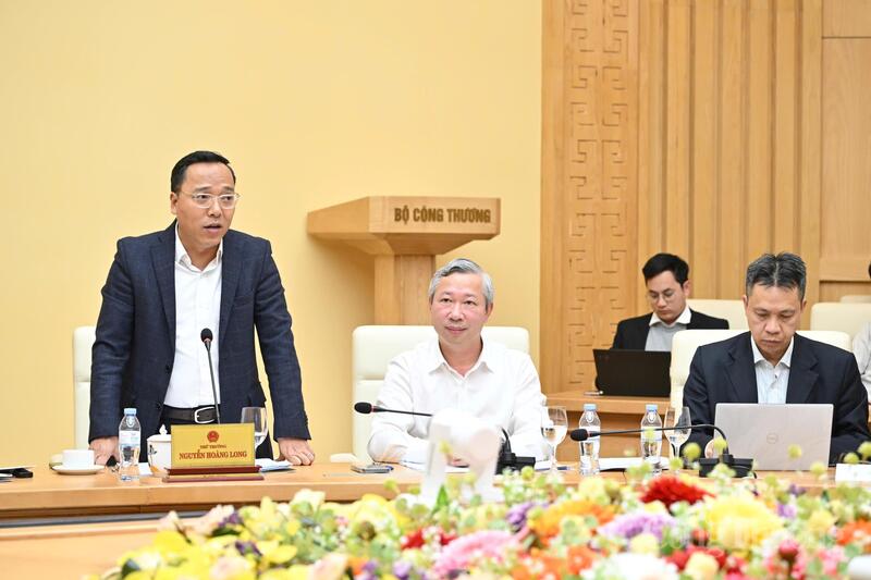 Thứ trưởng Nguyễn Hoàng Long phát biểu tại hội nghị