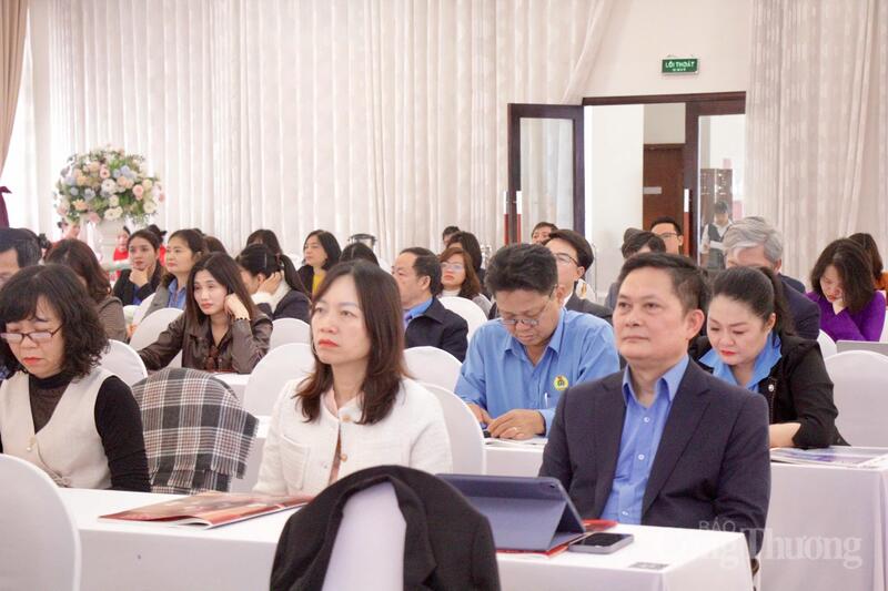 Các đại biểu tham dự hội nghị.