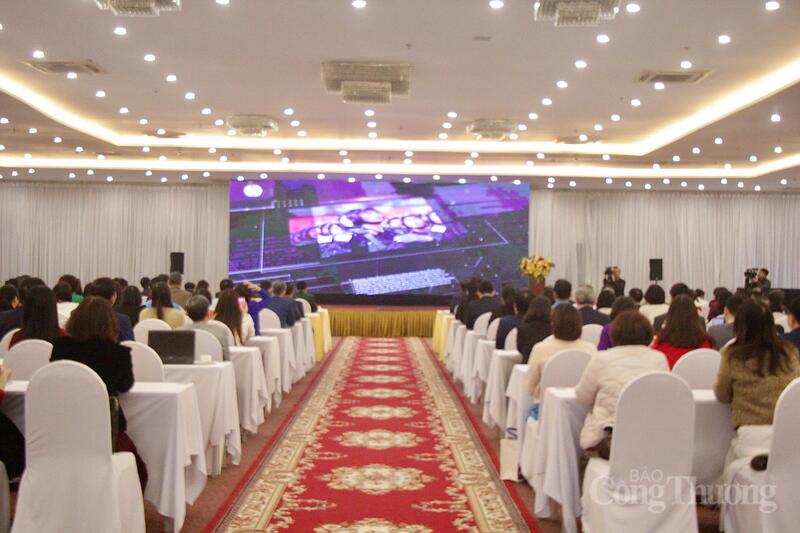 Hội nghị cùng xem video tổng kết hoạt động công tác công đoàn năm 2025.