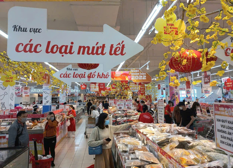 Thị trường các mặt hàng thiết yếu phục vụ Tết tại thành phố Huế dồi dào, giá cả ít biến động. Ảnh: Nguyễn Tuấn