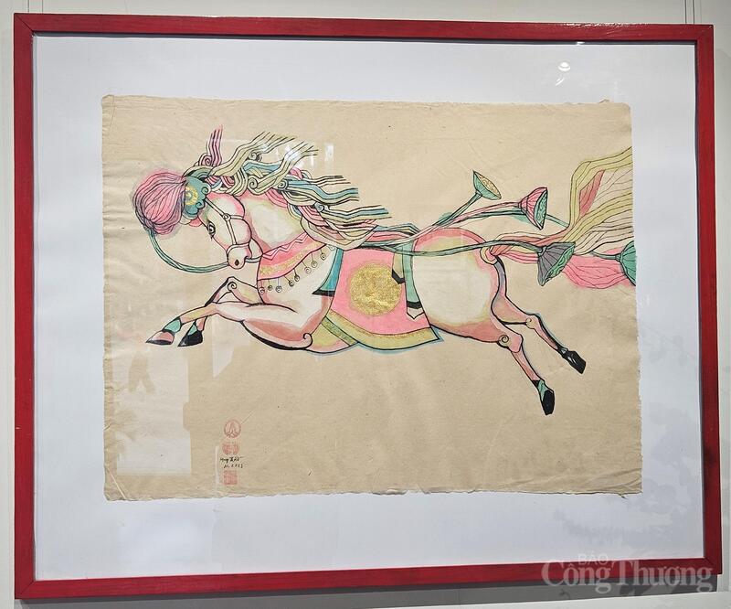 Mỗi bức tranh treo trong nhà dịp Tết không đơn thuần để ngắm, mà còn như một lời chúc đầu năm bằng sắc màu.