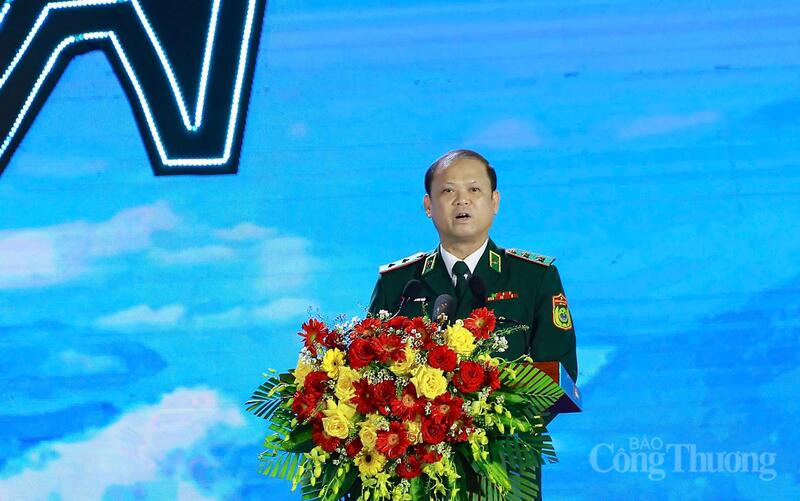 Trung tướng Nguyễn Anh Tuấn, Chính ủy Bộ độ Biên phòng Việt Nam phát biểu khai mạc chương trình. Ảnh: Trọng Tùng