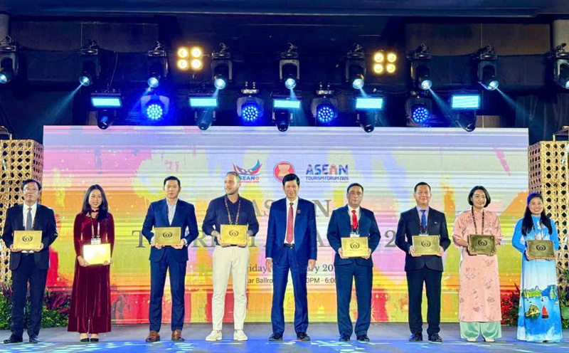 Ban tổ chức vinh danh các Đô thị Du lịch sạch ASEAN 2026.