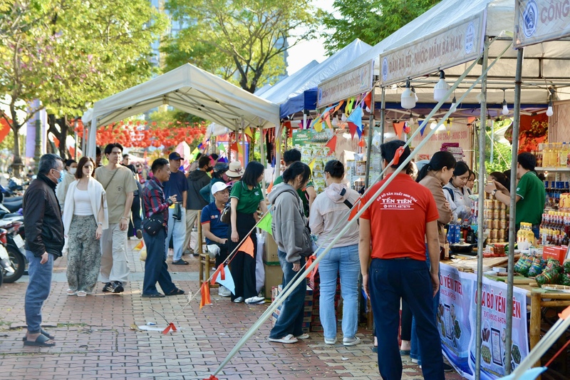 Trong 2 ngày 31/1 và 1/2 , tại Công viên APEC (TP. Đà Nẵng), UBND phường Hải Châu tổ chức chương trình Lễ hội "Tết Việt – Bính Ngọ 2026". Ảnh: Ngọc Thảo