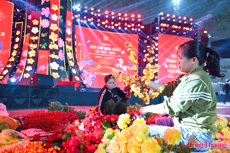 Cục trưởng Cục Xúc tiến thương mại Vũ Bá Phú ghi nhận tinh thần làm việc khẩn trương, trách nhiệm của các đơn vị thi công. Đồng thời, yêu cầu tiếp tục bám sát kế hoạch đề ra, bảo đảm chất lượng từng hạng mục, nhất là các khu vực trọng điểm phục vụ hoạt động trưng bày, kết nối giao thương.