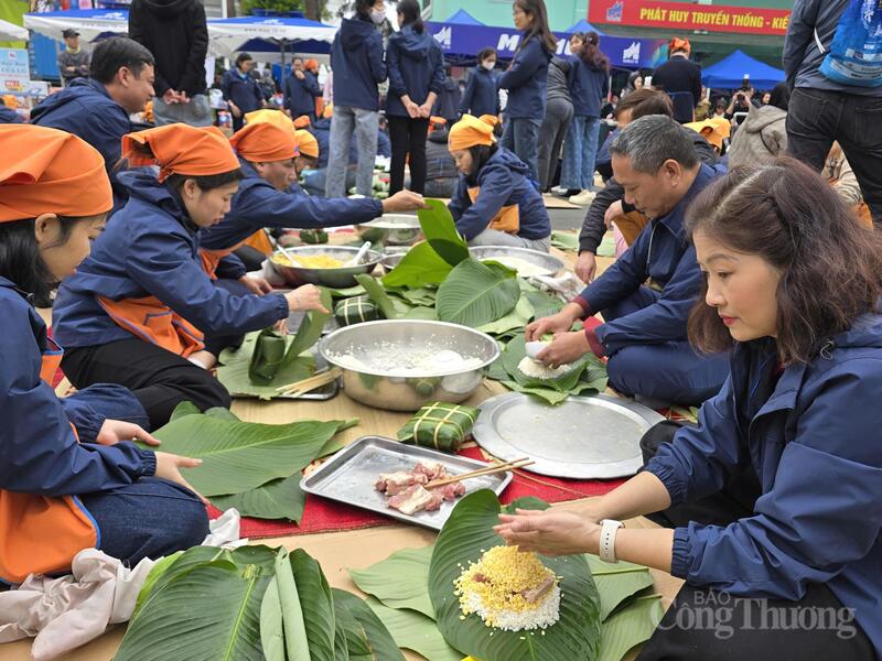 Cuộc thi gói bánh chưng thu hút đông đảo các đơn vị thuộc May 10 tham dự